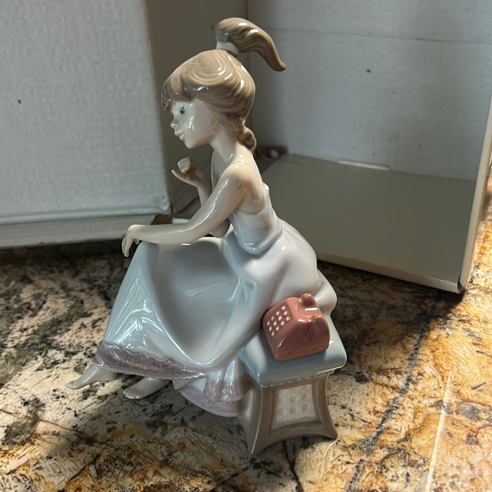Lladro chitchat figurine